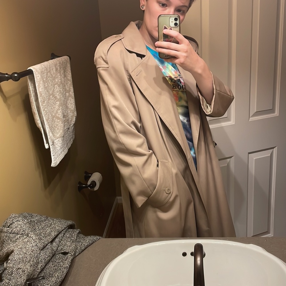 VINTAGE TRENCH COAT